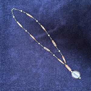 Brown/tan pendant necklace